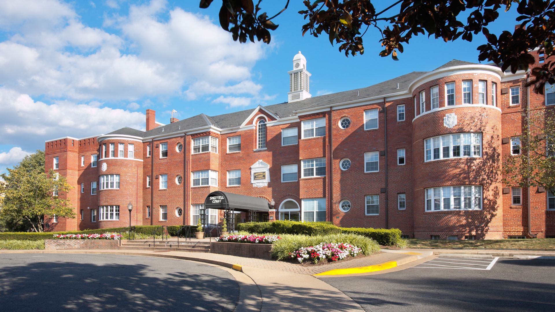 Sheffield Court Apartments in Courthouse Arlington 701 North Wayne