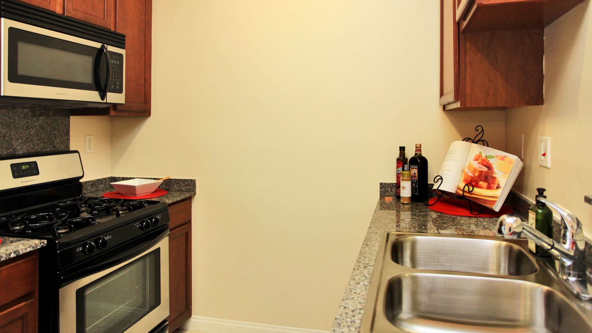 Versailles Koreatown Apartments Koreatown, Los Angeles 918 S