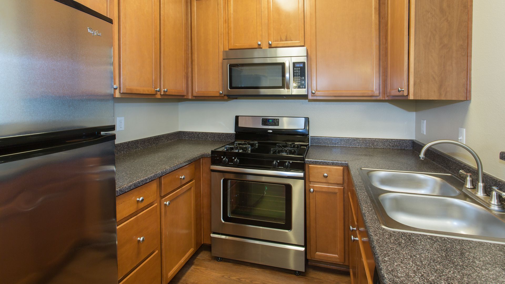 Kenwood Mews Apartments - Burbank - 230 North Kenwood Street