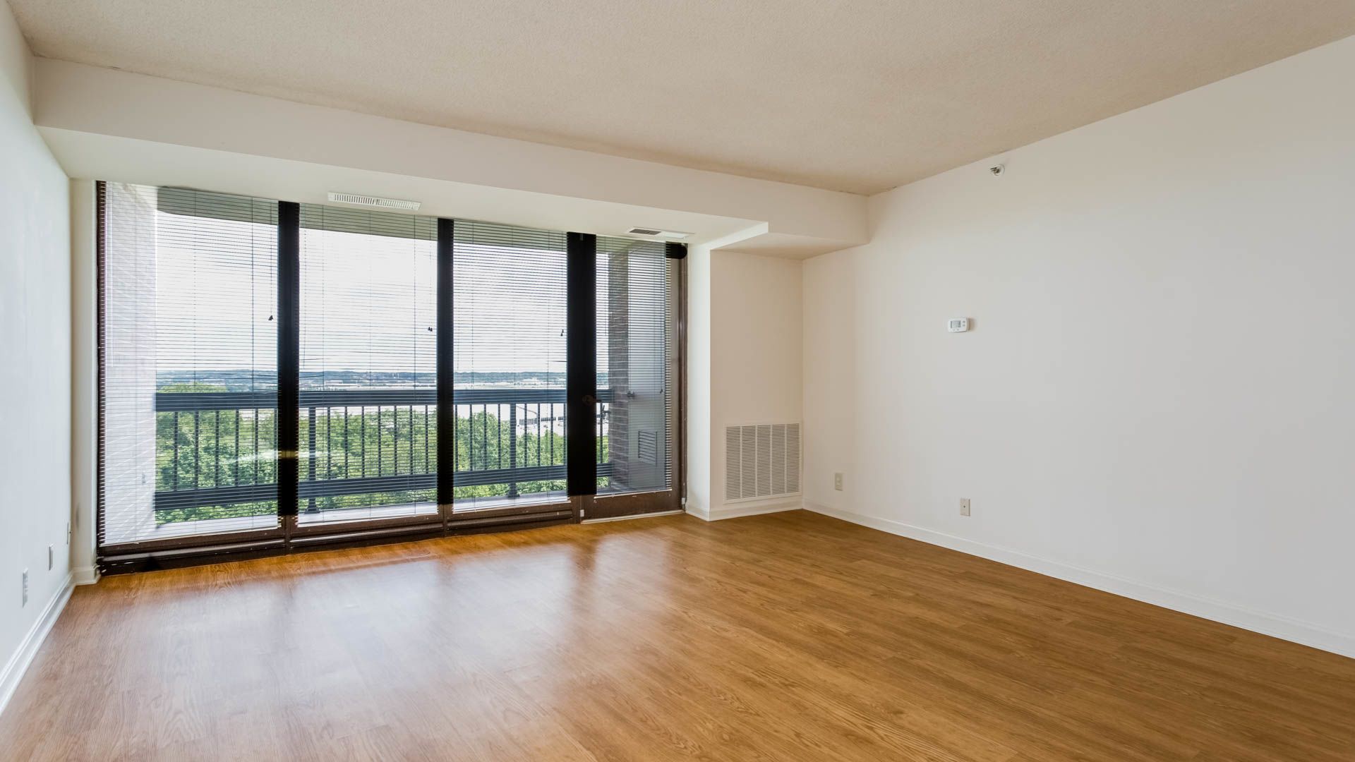 Water Park Towers Apartments in Crystal City, Arlington 1505 Crystal