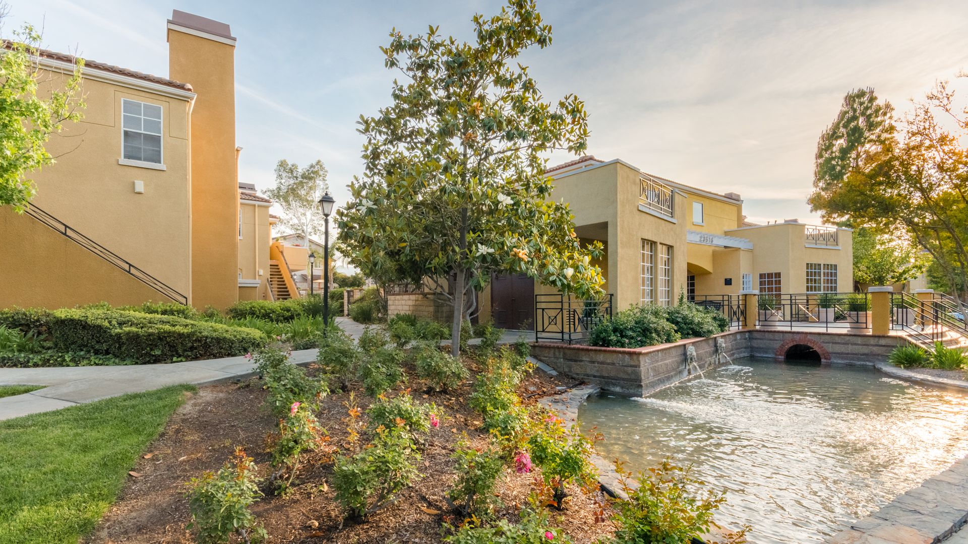 Northglen Apartments Valencia 23516 W. Magic Mountain Pkwy.