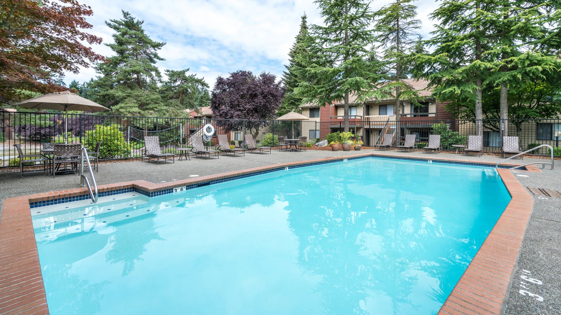 Bellevue Meadows Apartments in Redmond - 4277 148th Ave. N.E