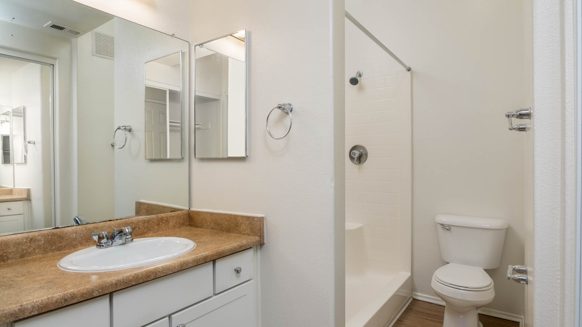 Ridgewood Village Apartments 10 of 12