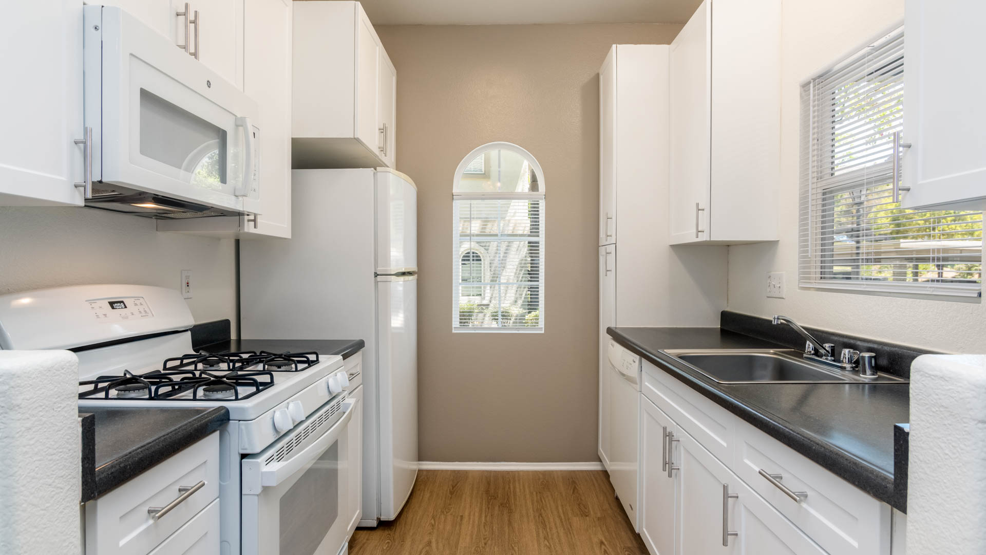 Ridgewood Village Apartments 4 of 12