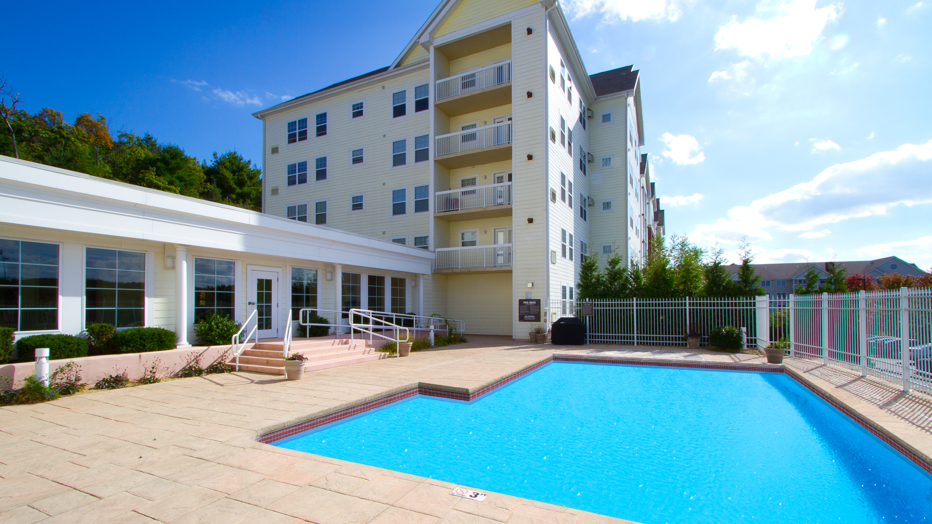 Pool at Rosecliff Apartments