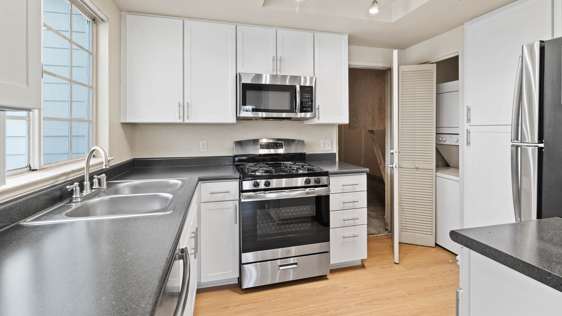 Schooner Bay Apartment Homes 9 of 12