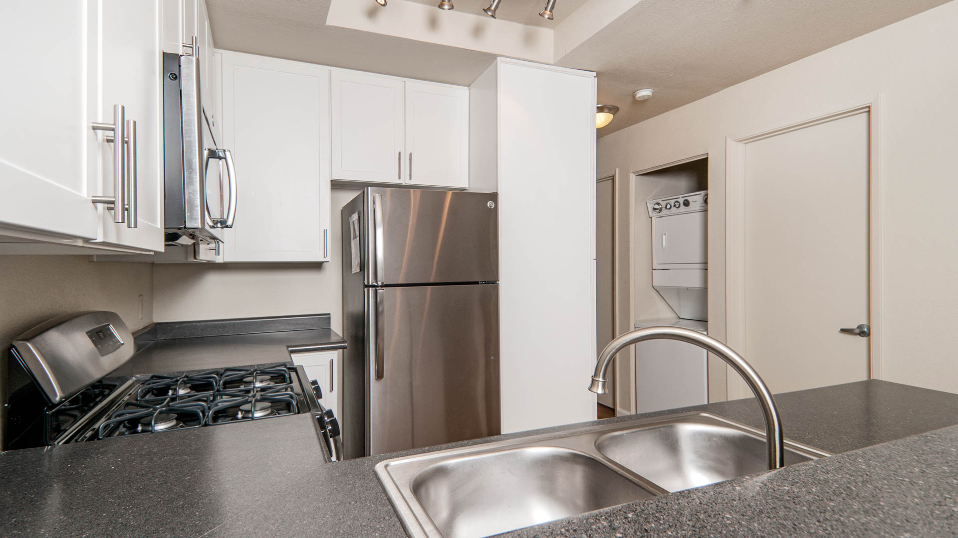 Schooner Bay Apartment Homes 7 of 12
