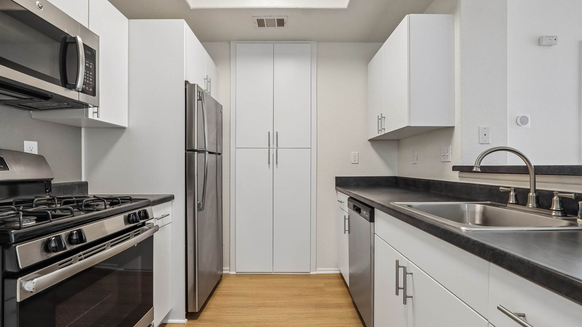 Skycrest Apartments 5 of 12