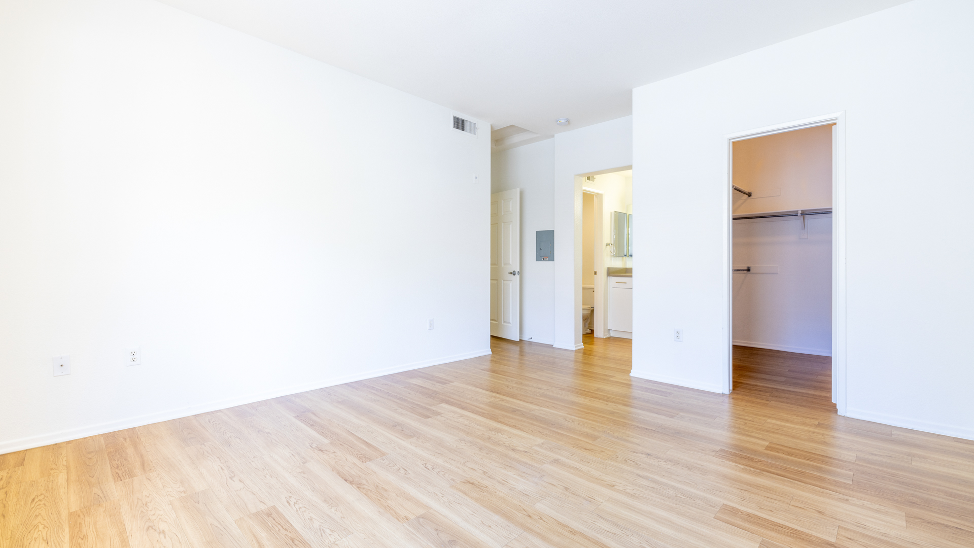Skycrest Apartments 7 of 11