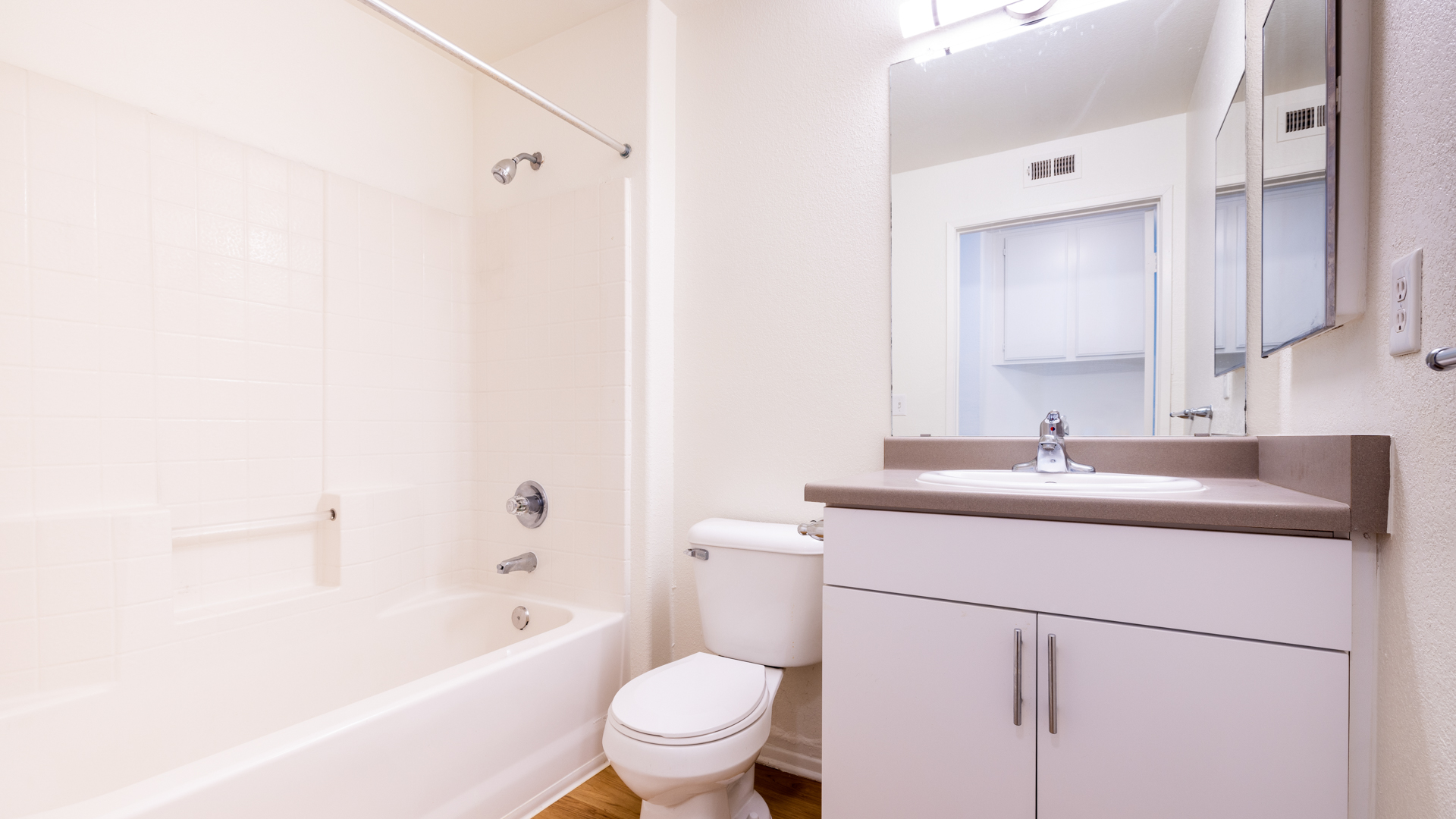Skycrest Apartments 6 of 9