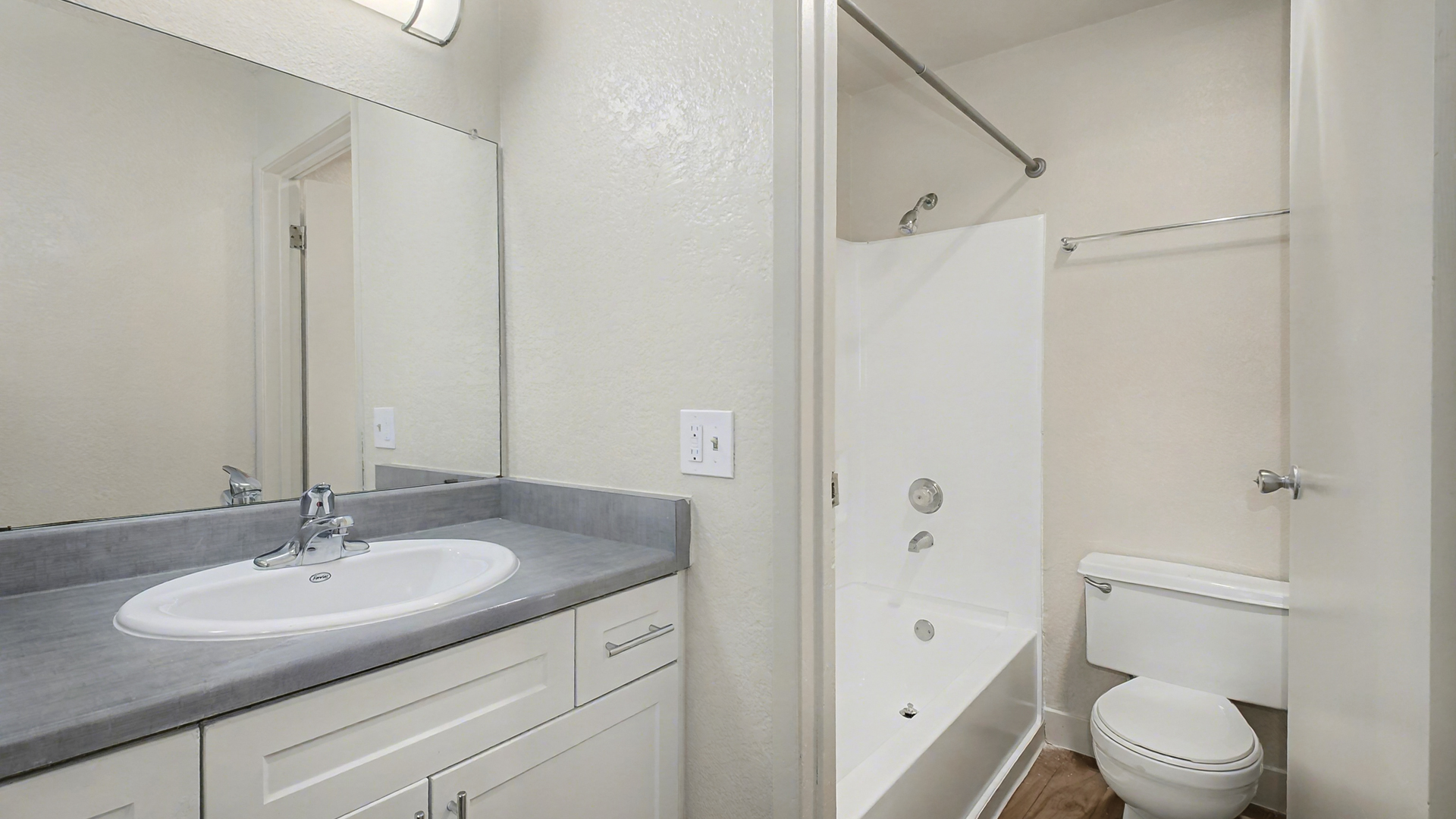 Skylark Apartments 6 of 11
