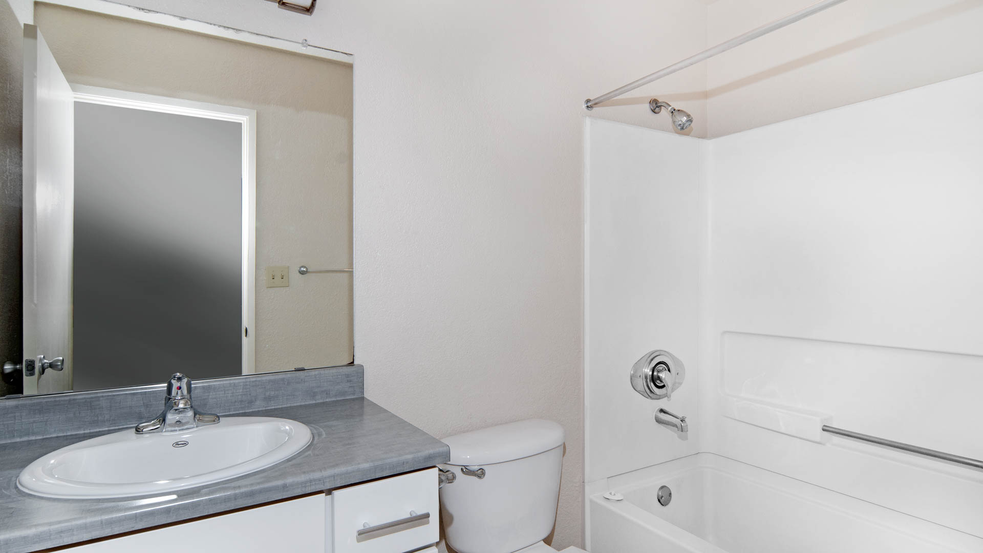Skylark Apartments 2 of 8