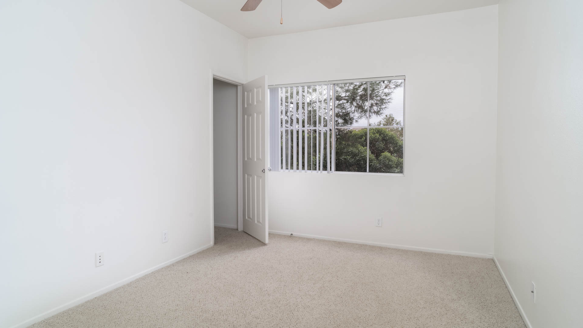Sonterra at Foothill Ranch Apartments 3 of 11