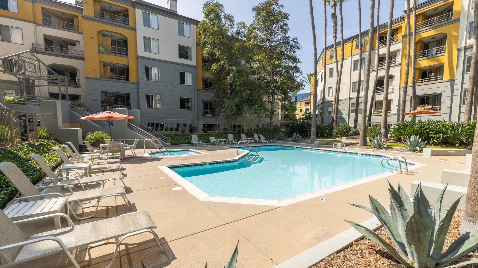 Pool at Toscana Apartments (4 of 6)