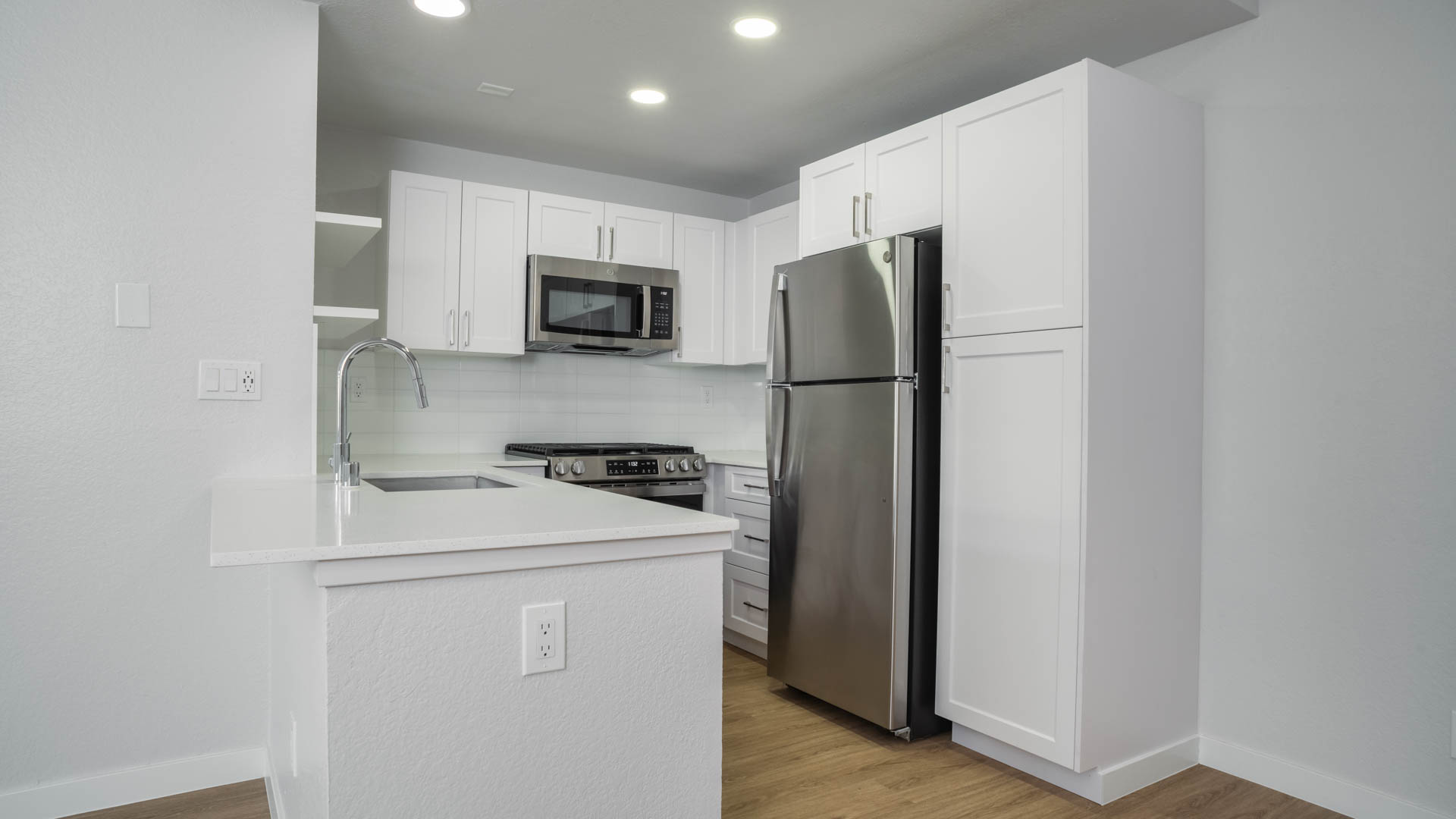 Vista Del Lago Apartments 7 of 12