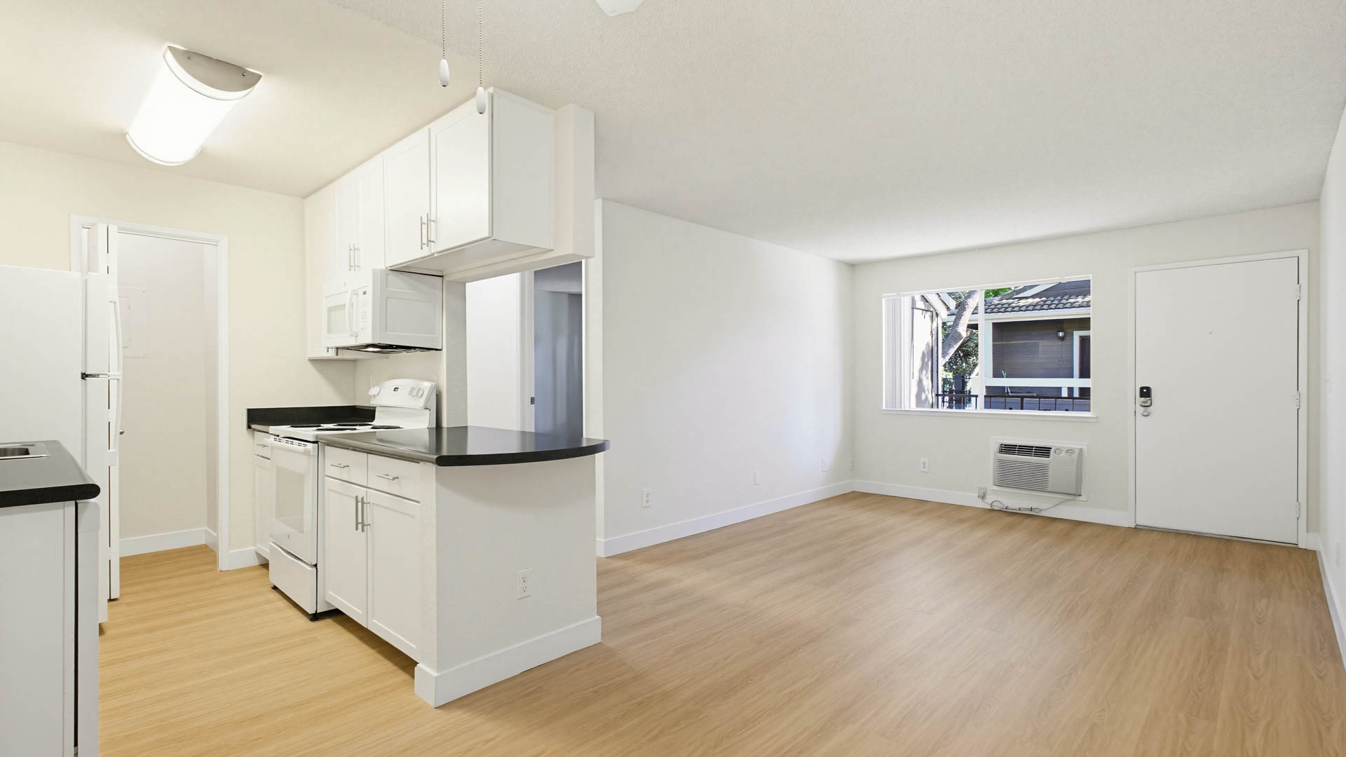 Woodleaf Apartments 7 of 12