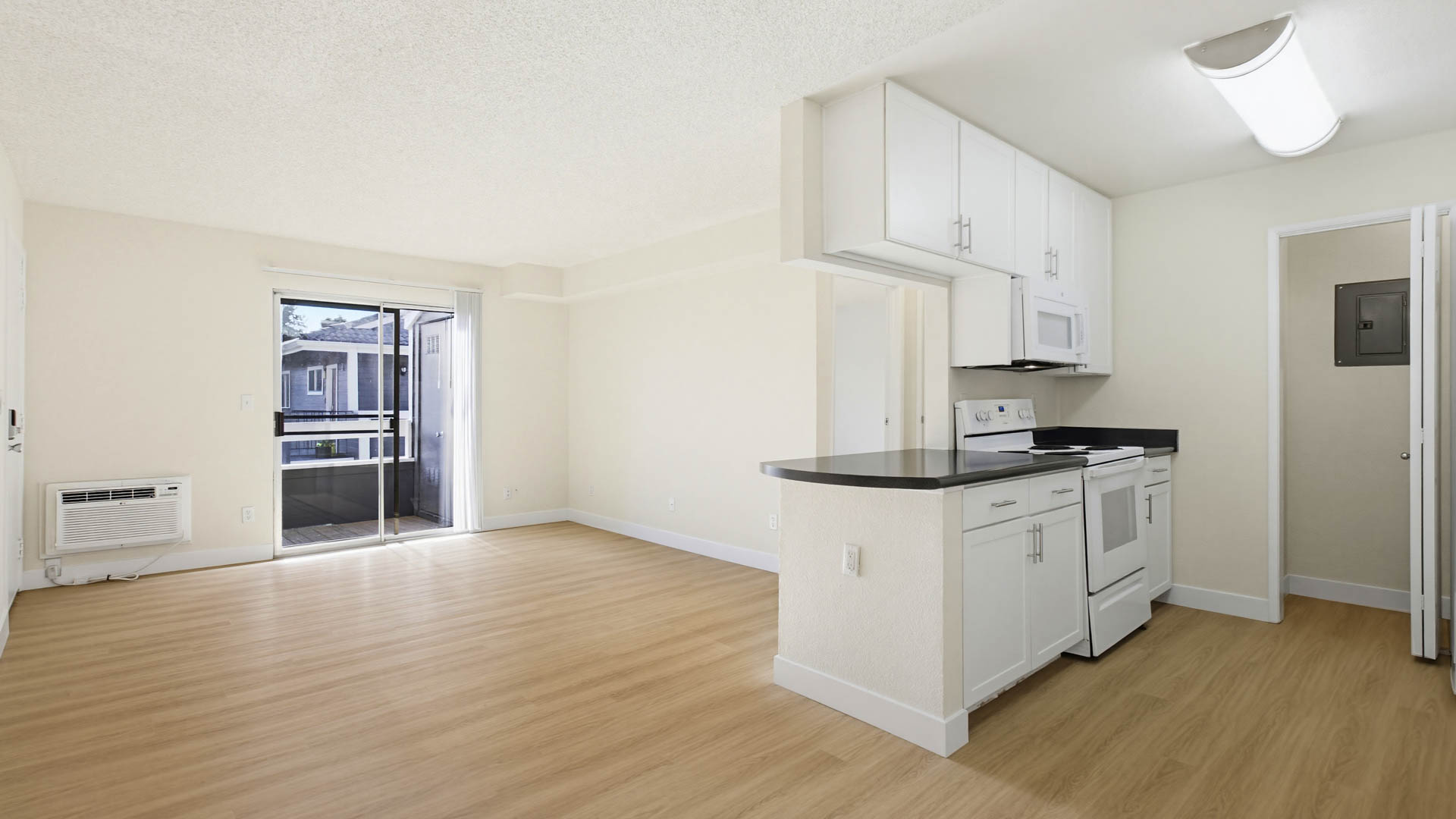Woodleaf Apartments 6 of 12