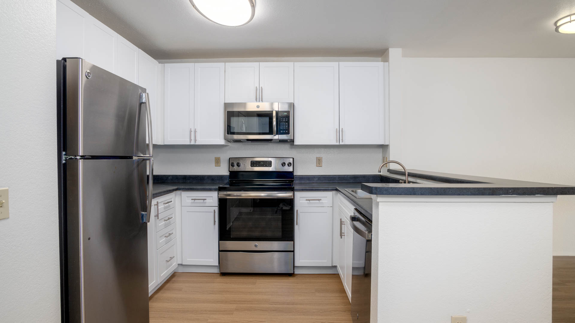 Centre Club Apartments 7 of 12