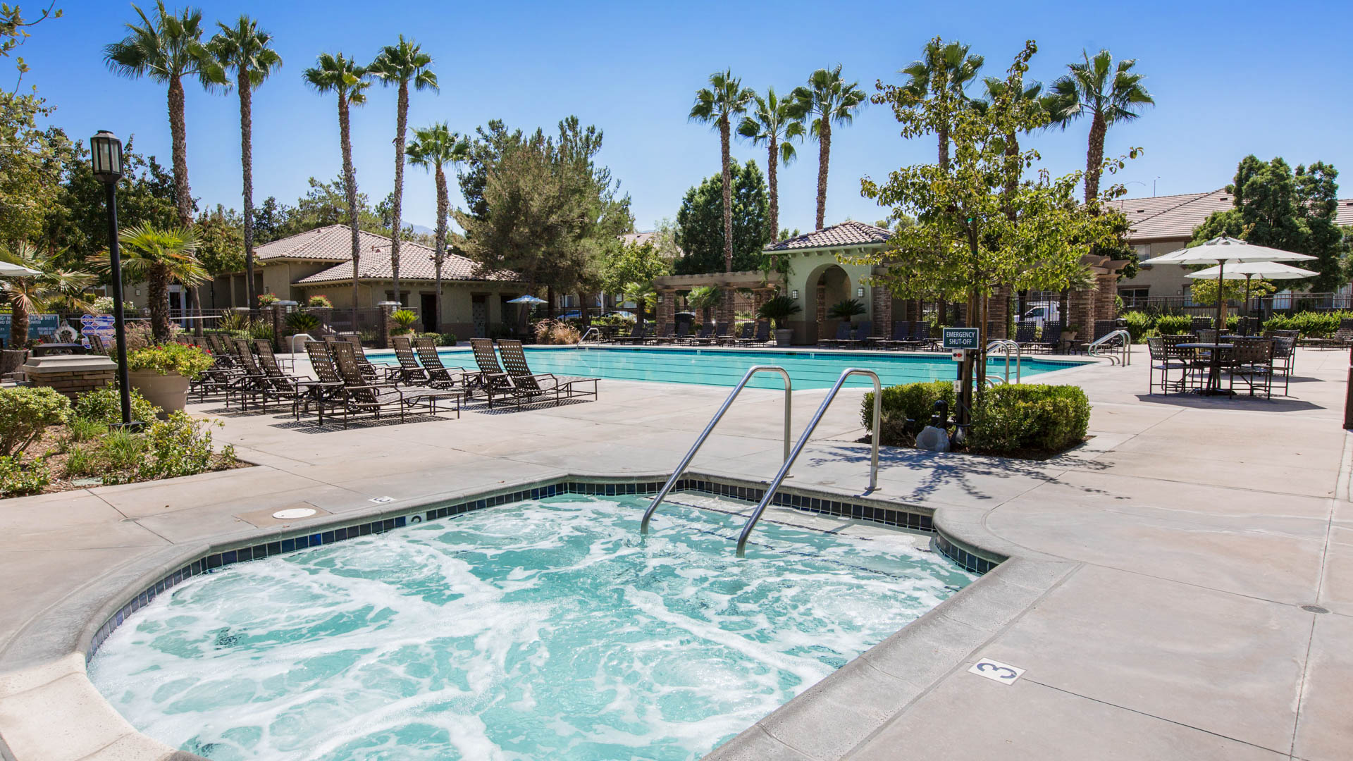 Pool at The Oaks Apartments (3 of 5)