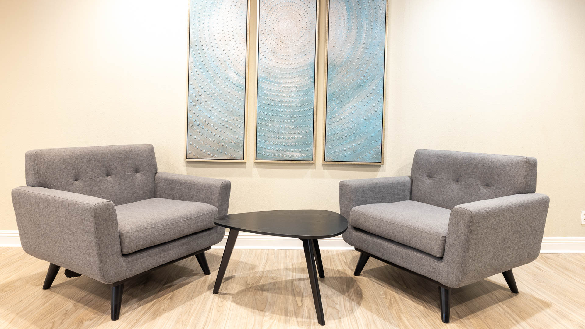 Lounge at Arlo Woodland Hills Apartments (3 of 3)