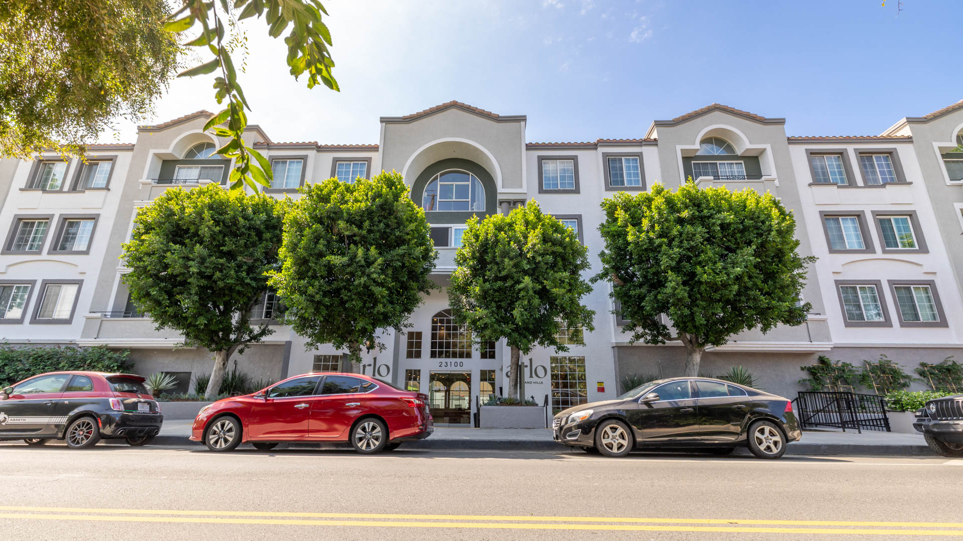Arlo Woodland Hills Apartments 2 of 12