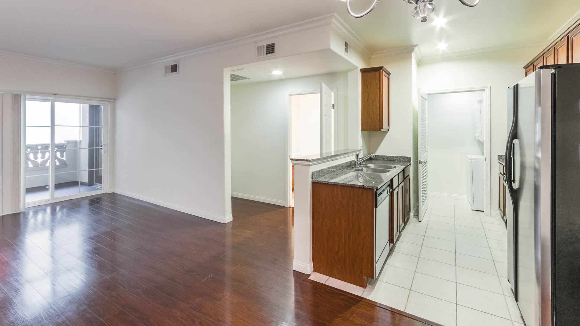 Versailles Koreatown Apartments 9 of 12