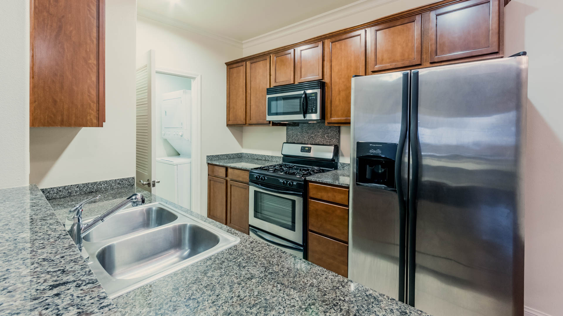 Versailles Koreatown Apartments 4 of 12