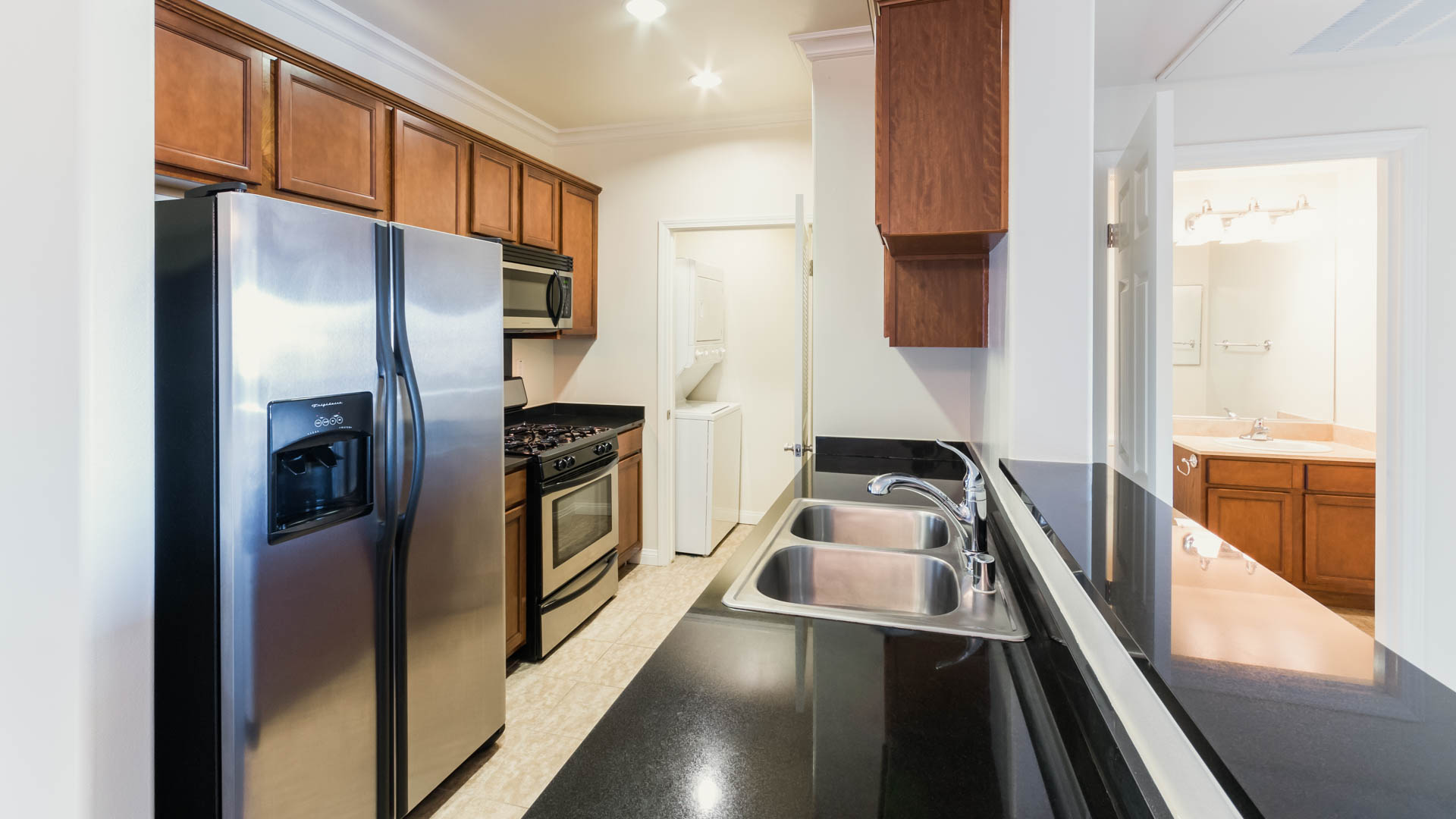 Versailles Koreatown Apartments 7 of 12