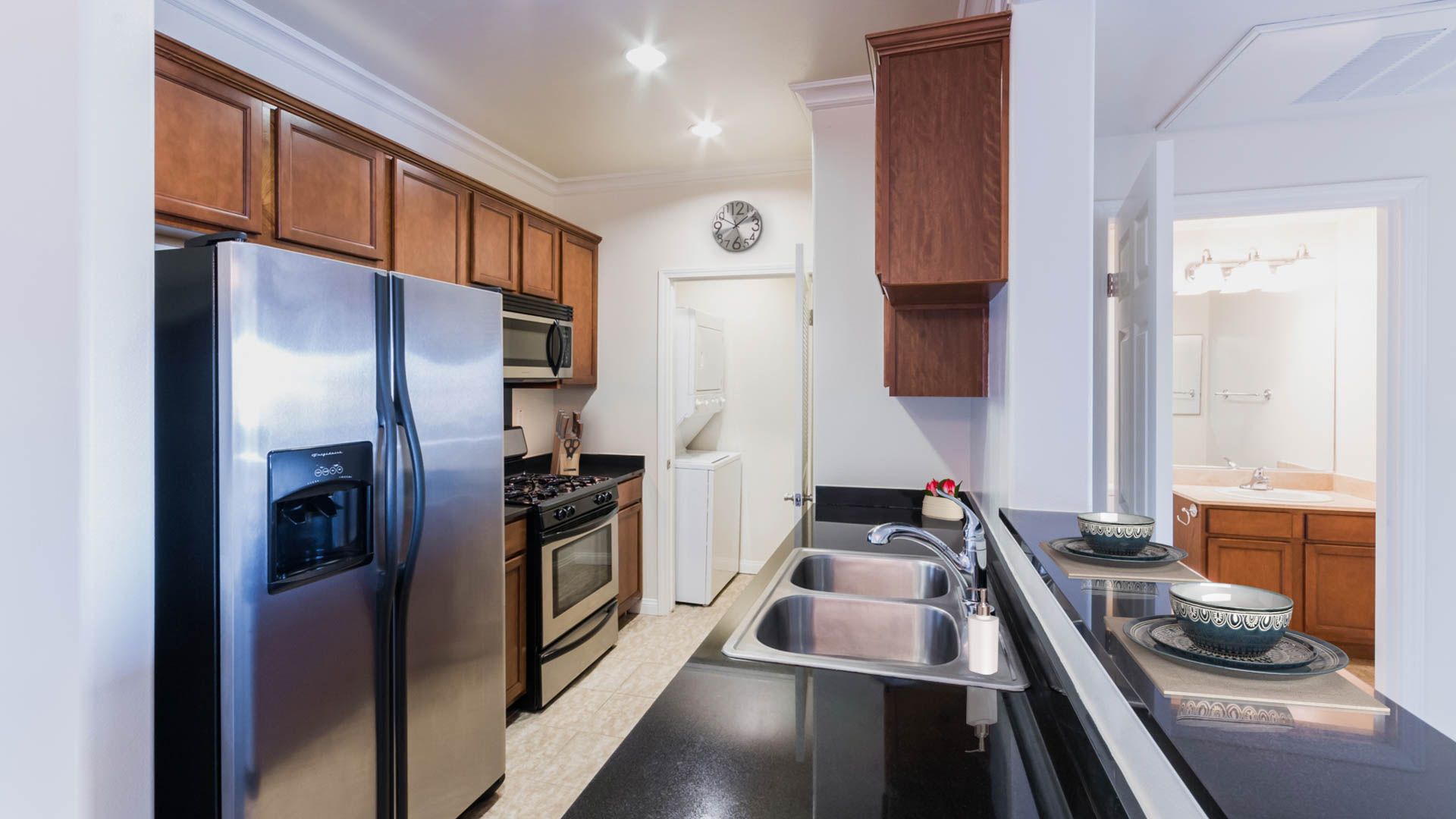 Versailles Koreatown Apartments 6 of 12