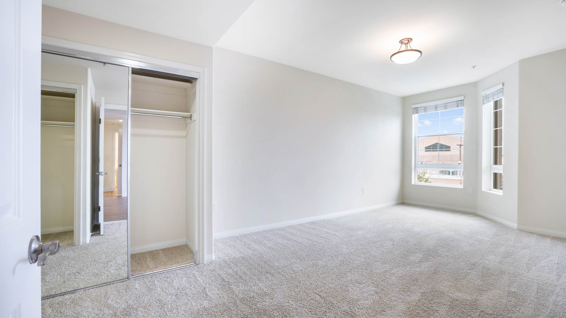 Versailles Koreatown Apartments 16 of 17