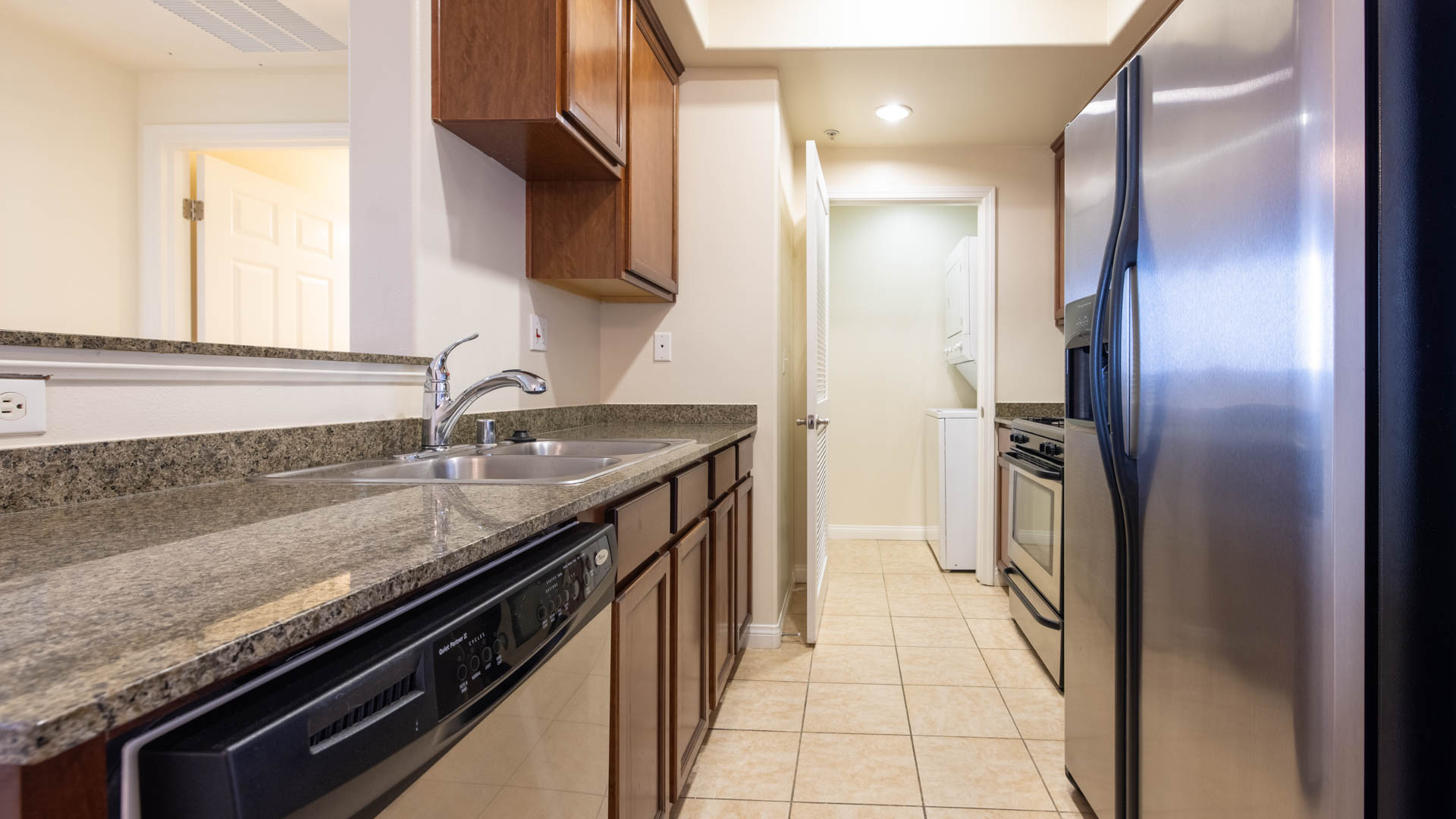 Versailles Koreatown Apartments 5 of 12