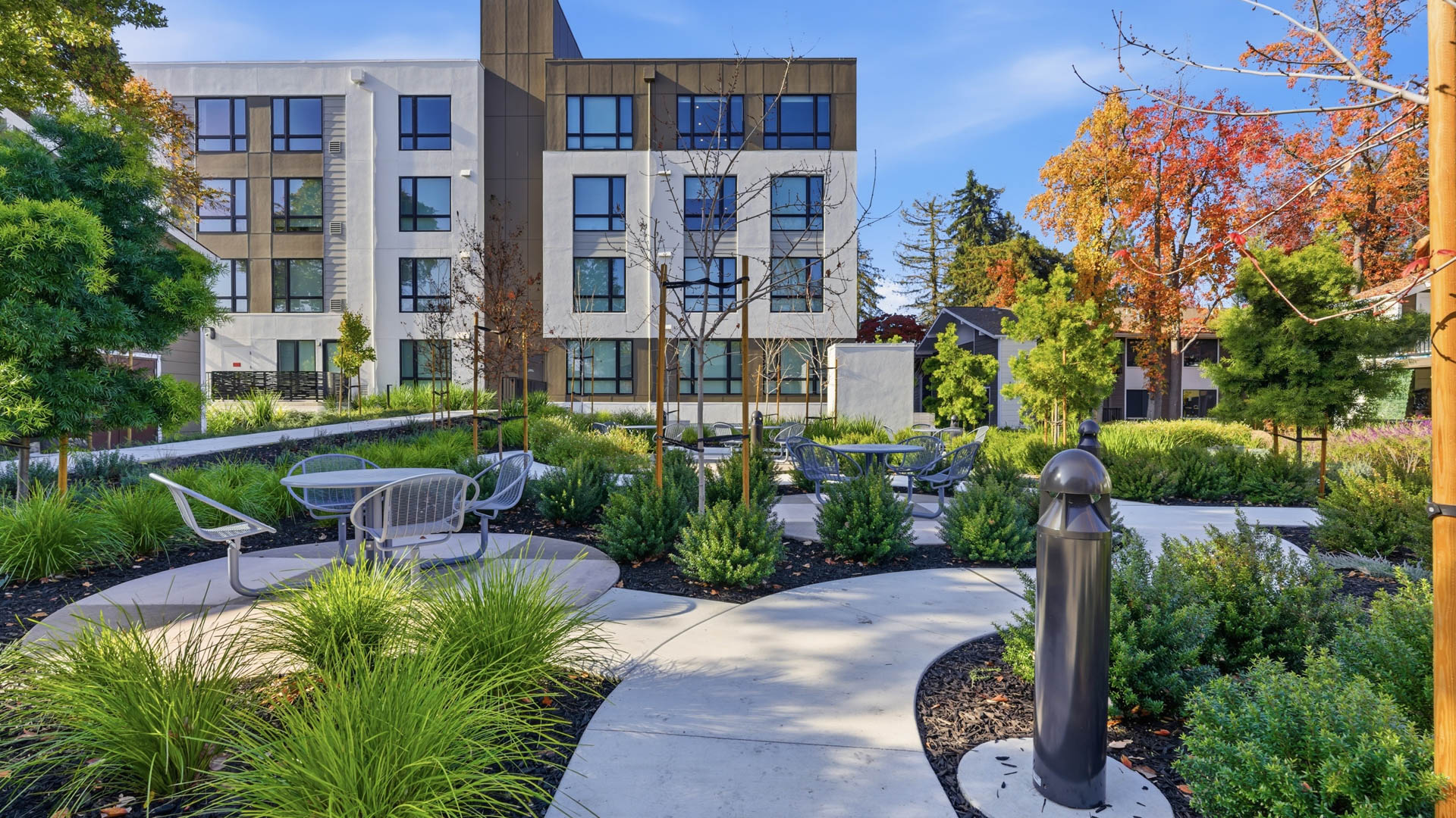 Courtyard at Lorien Ivy Apartments (6 of 8)