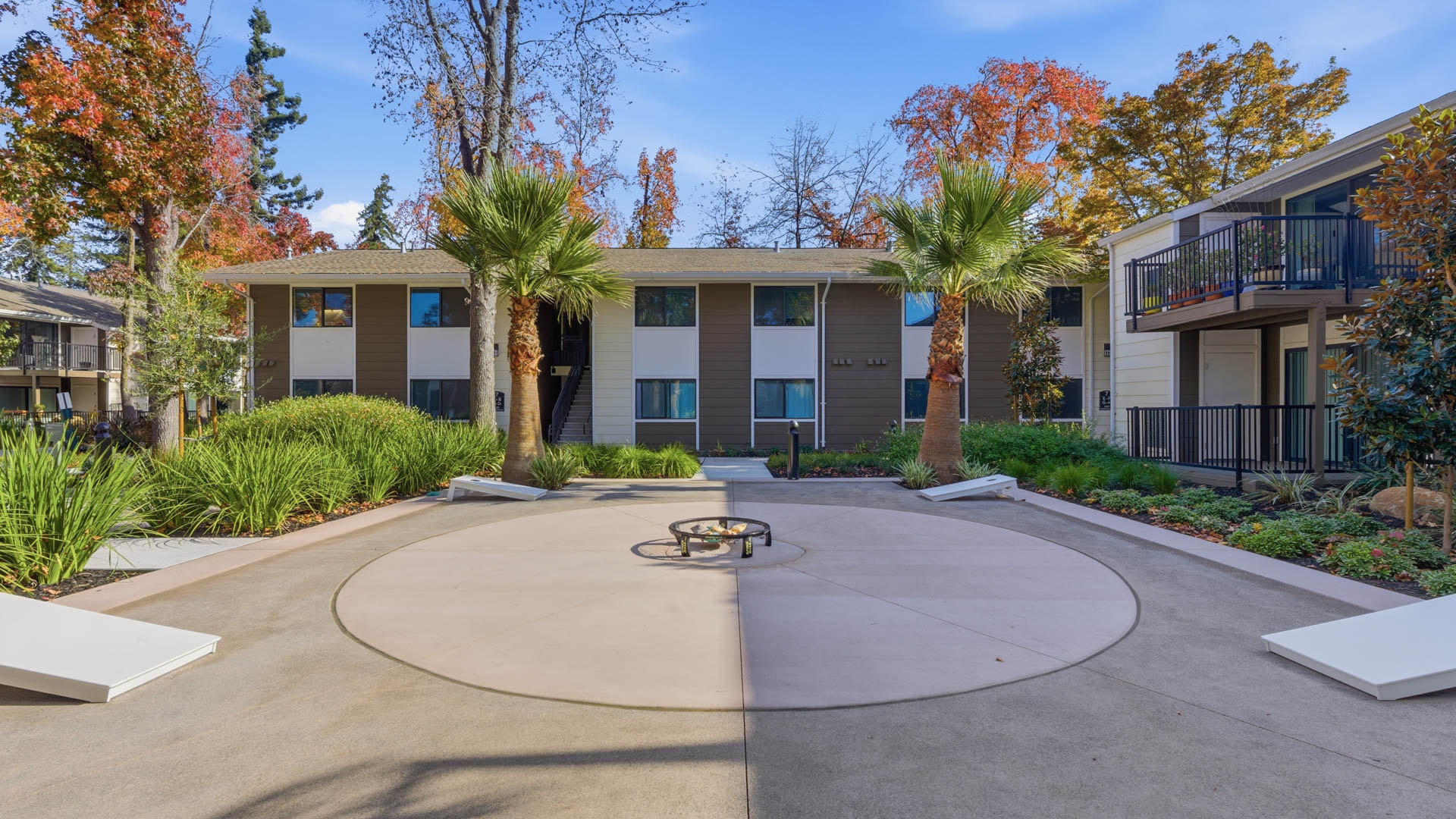 Courtyard at Lorien Ivy Apartments (4 of 8)