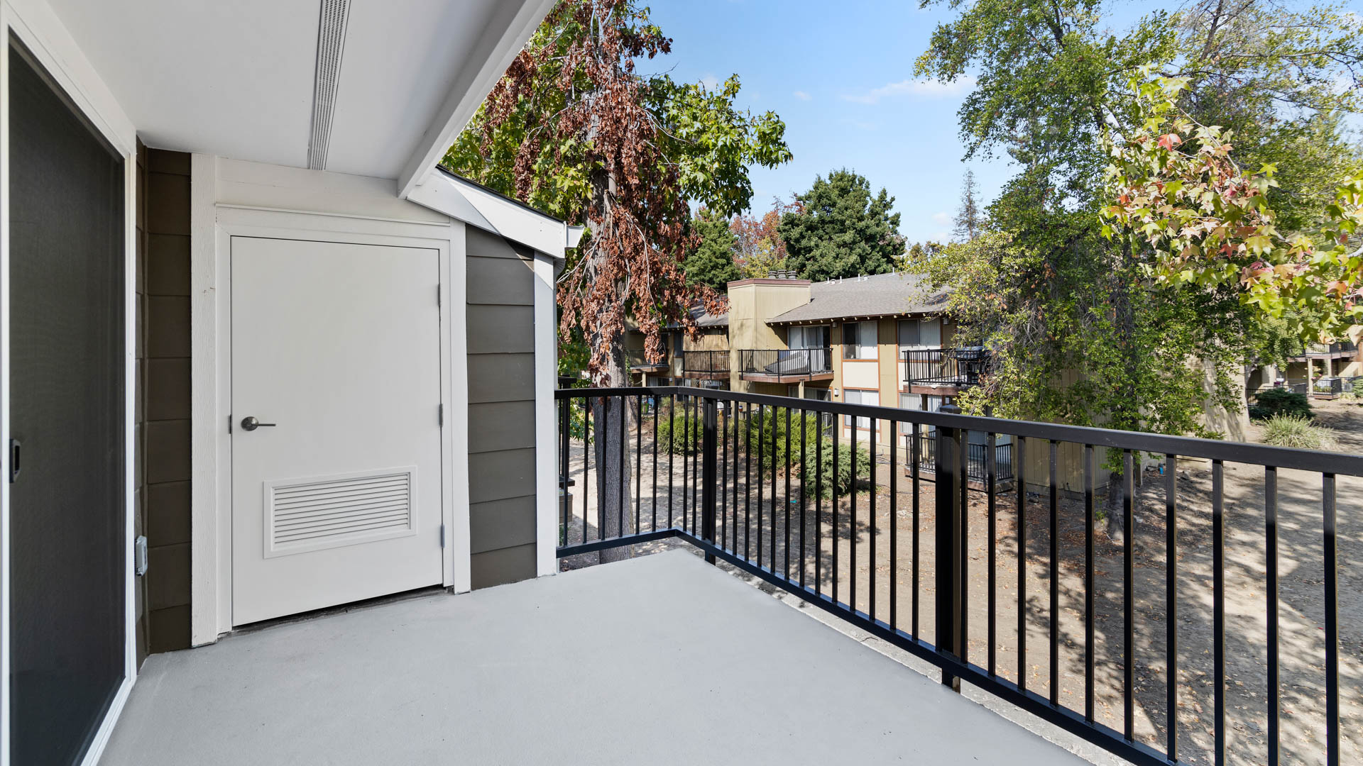 Lorien Ivy Apartments 8 of 15
