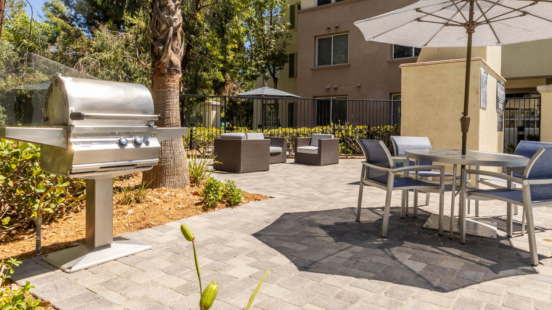 Grill area at Bella Vista At Warner Ridge Apartments
