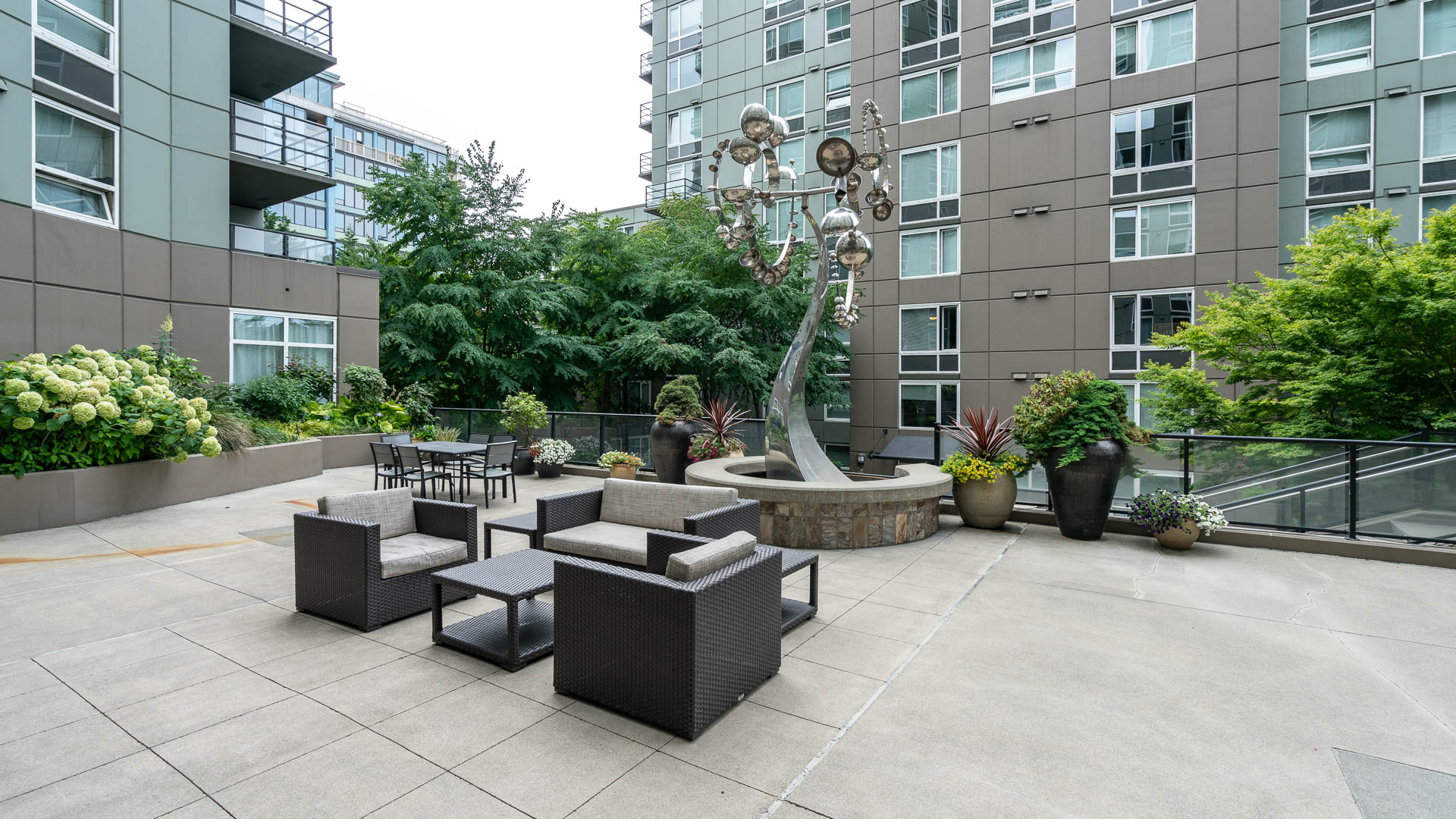 Courtyard at Olympus Apartments (1 of 4)