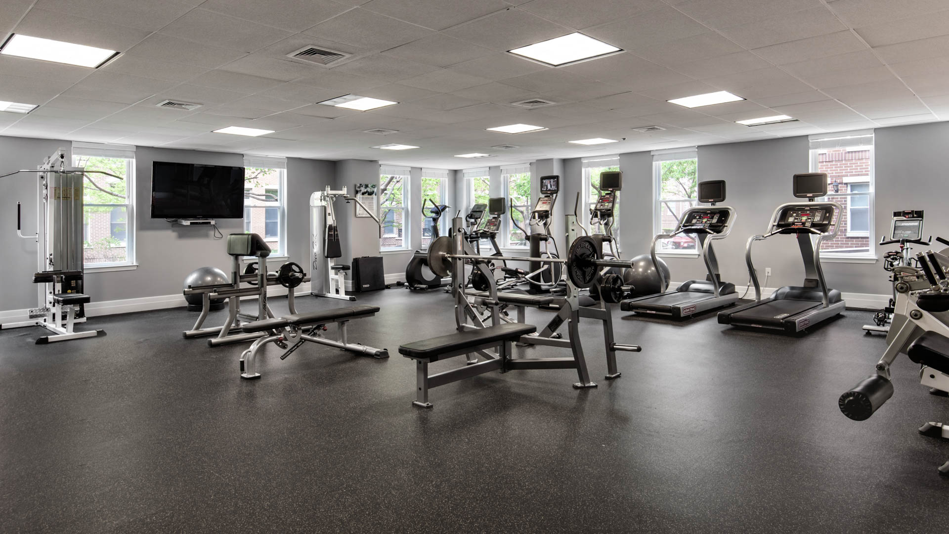 Gym at Hudson Point Apartments (3 of 4)