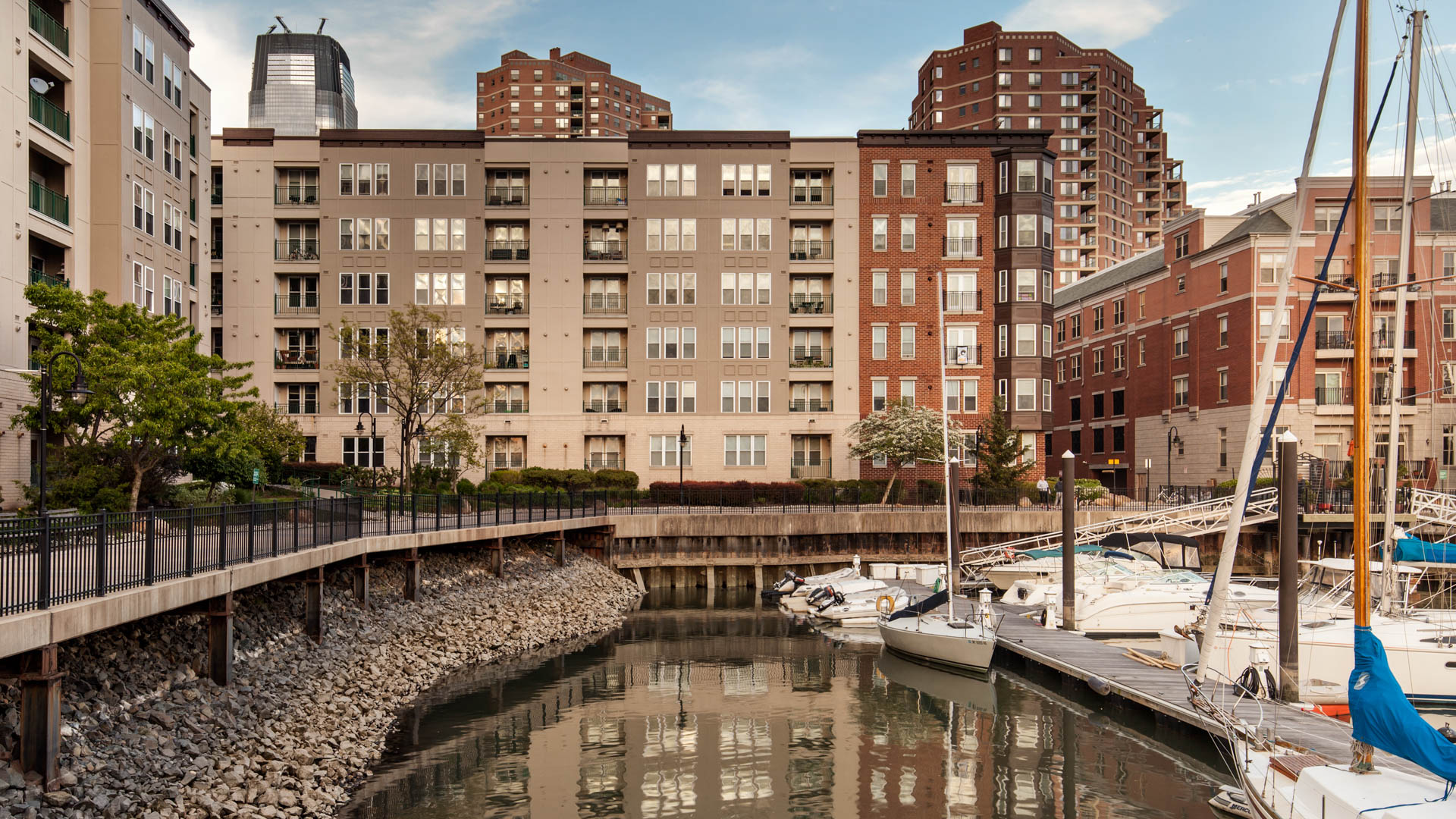 Hudson Point Apartments 2 of 12