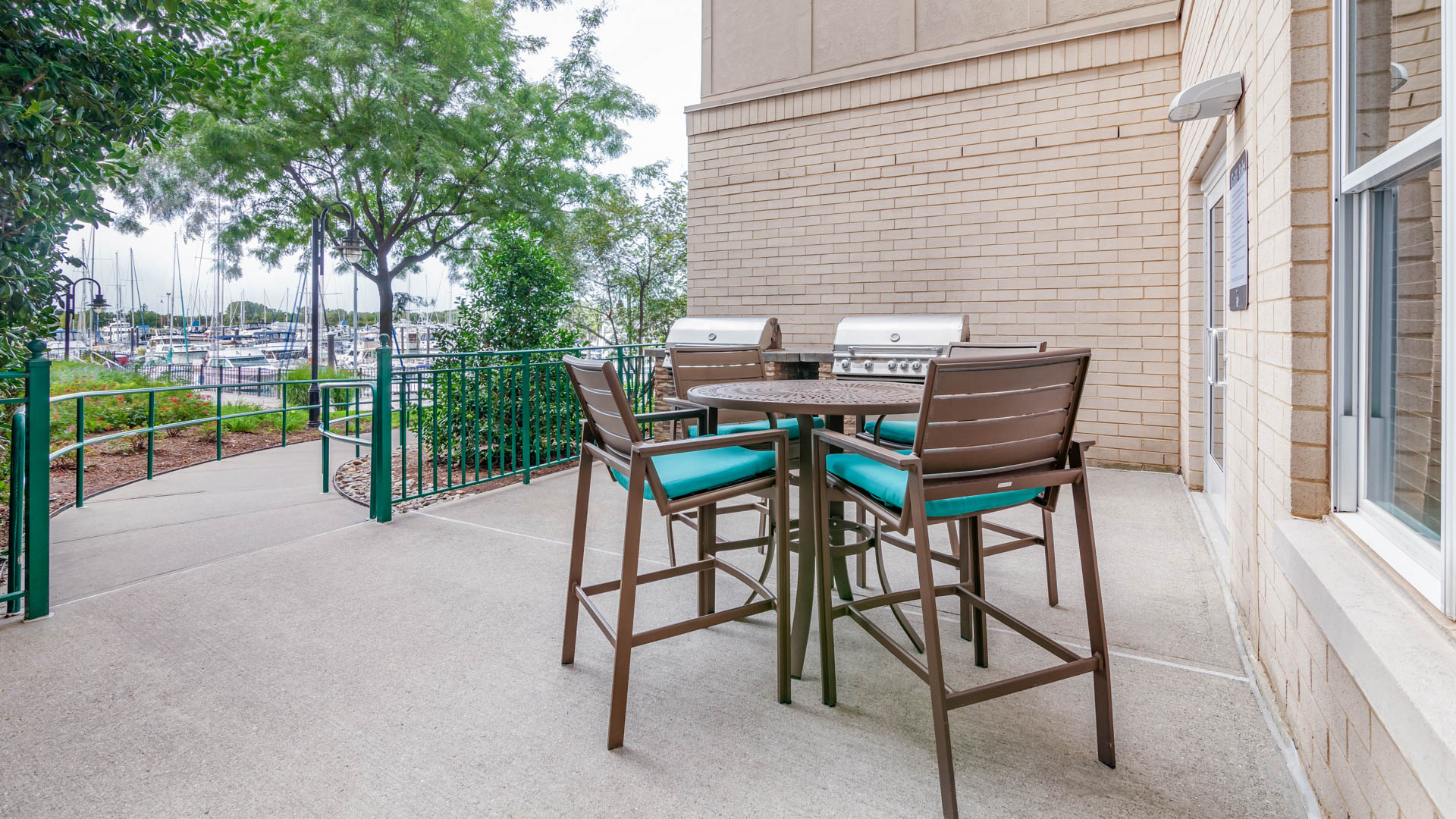 Grill area at Hudson Point Apartments