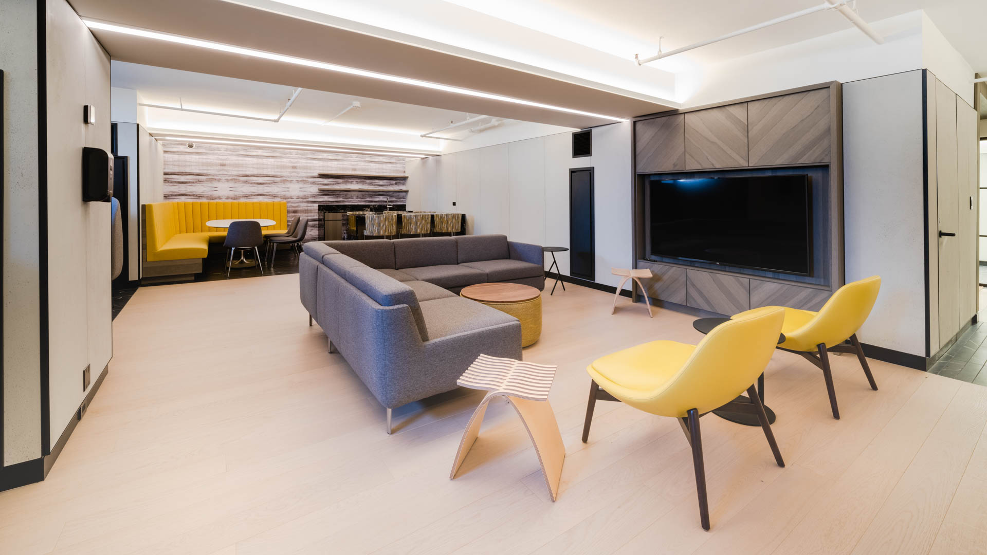Lounge at 71 Broadway Apartments