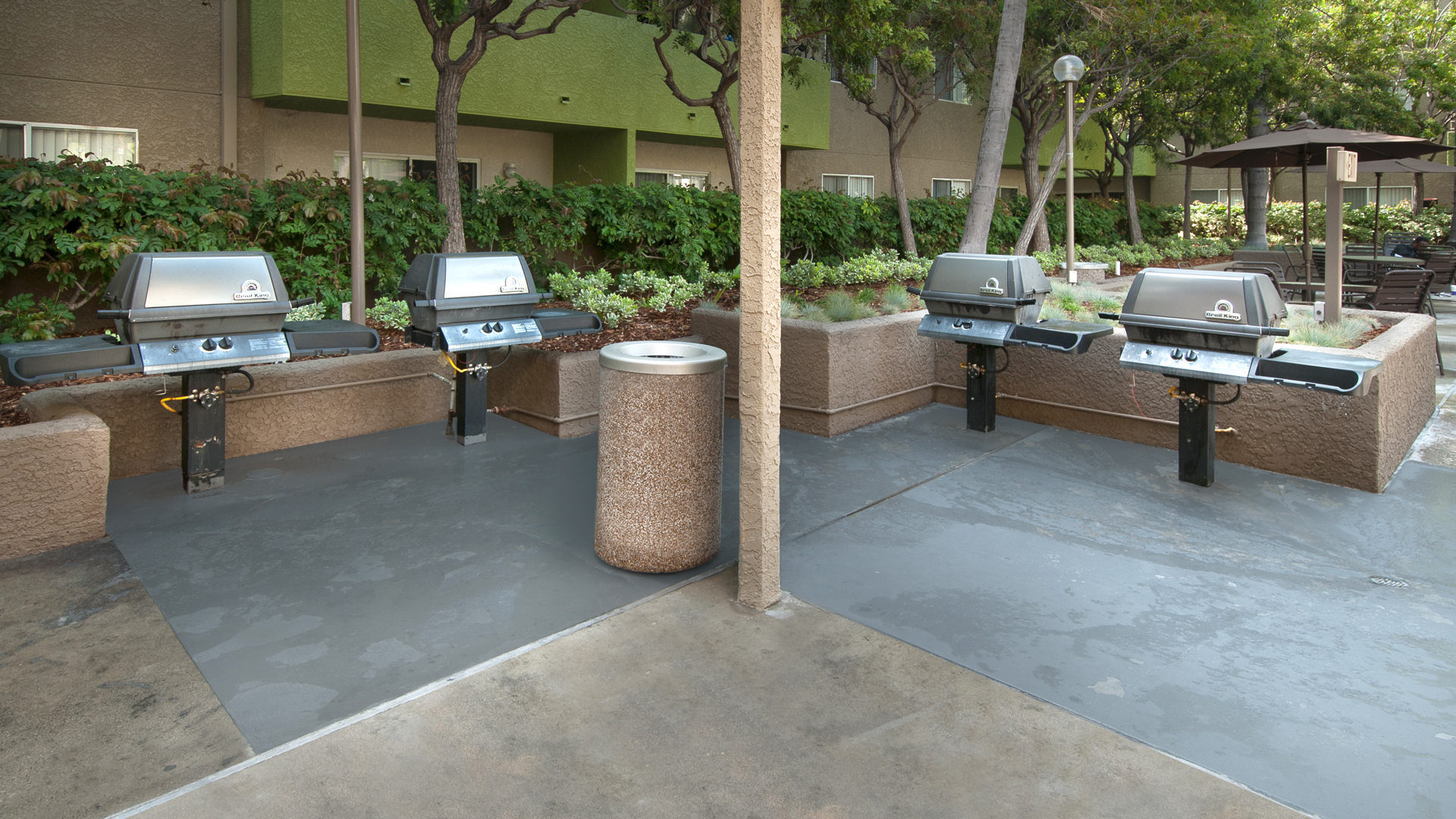Grill area at Hampshire Place Apartments