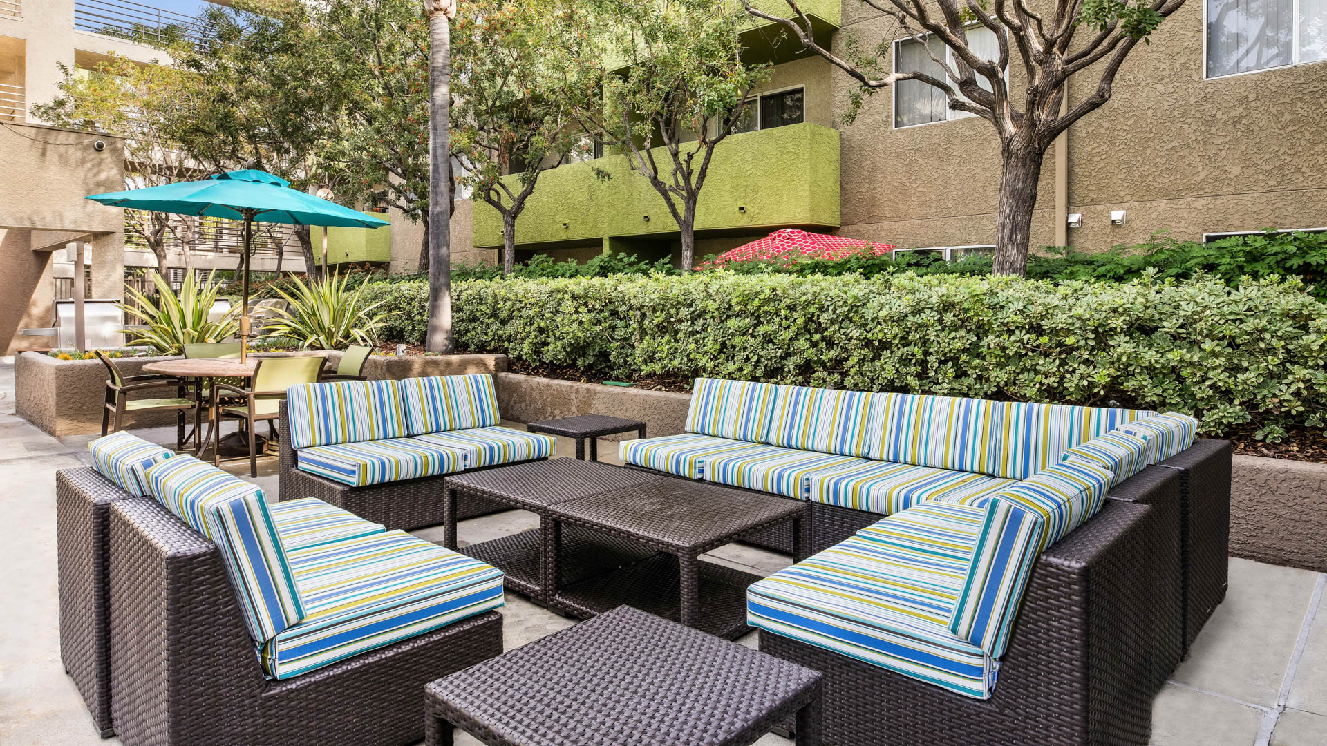 Lounge at Hampshire Place Apartments