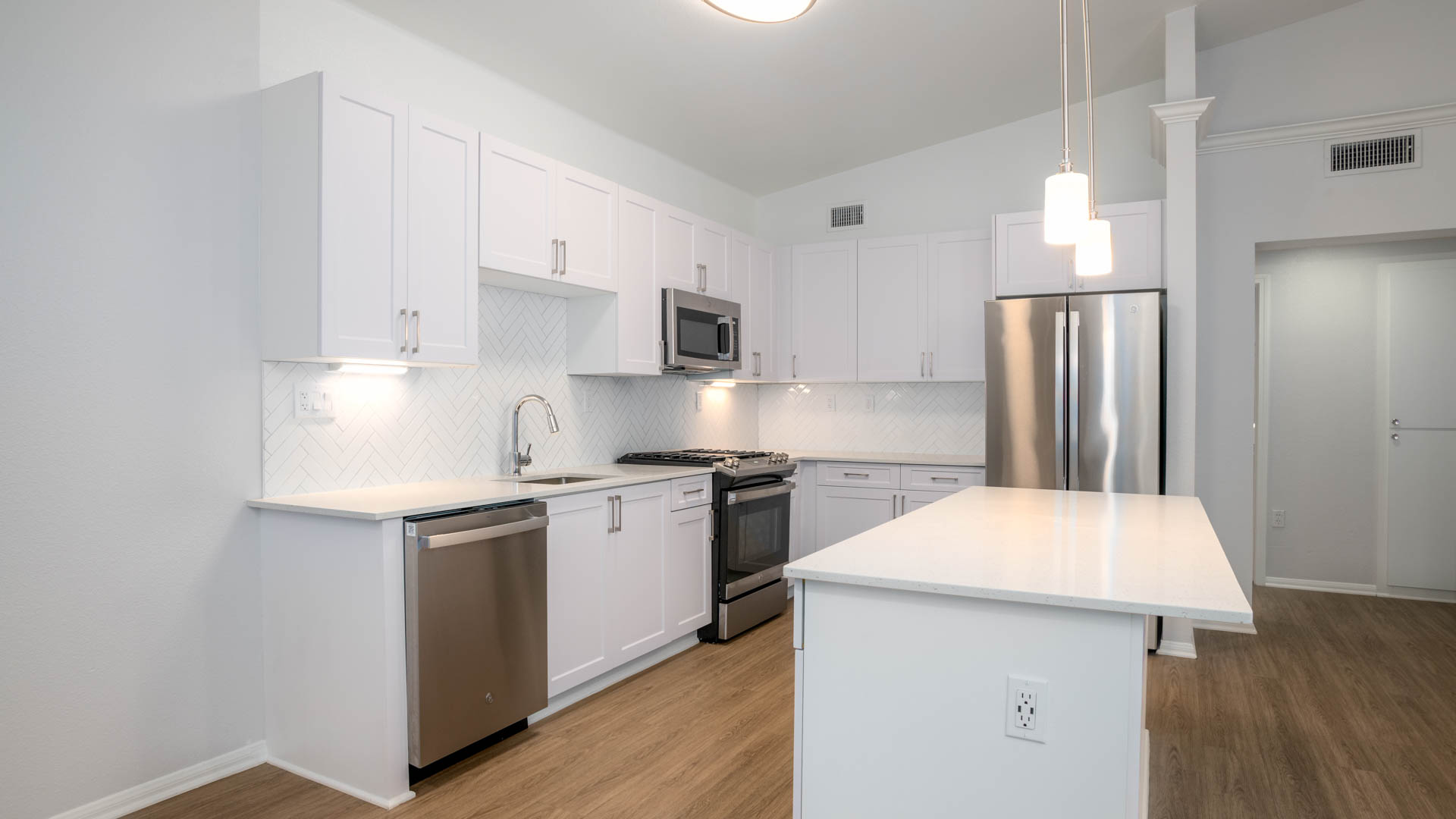 The Reserve at Empire Lakes Apartments 7 of 12
