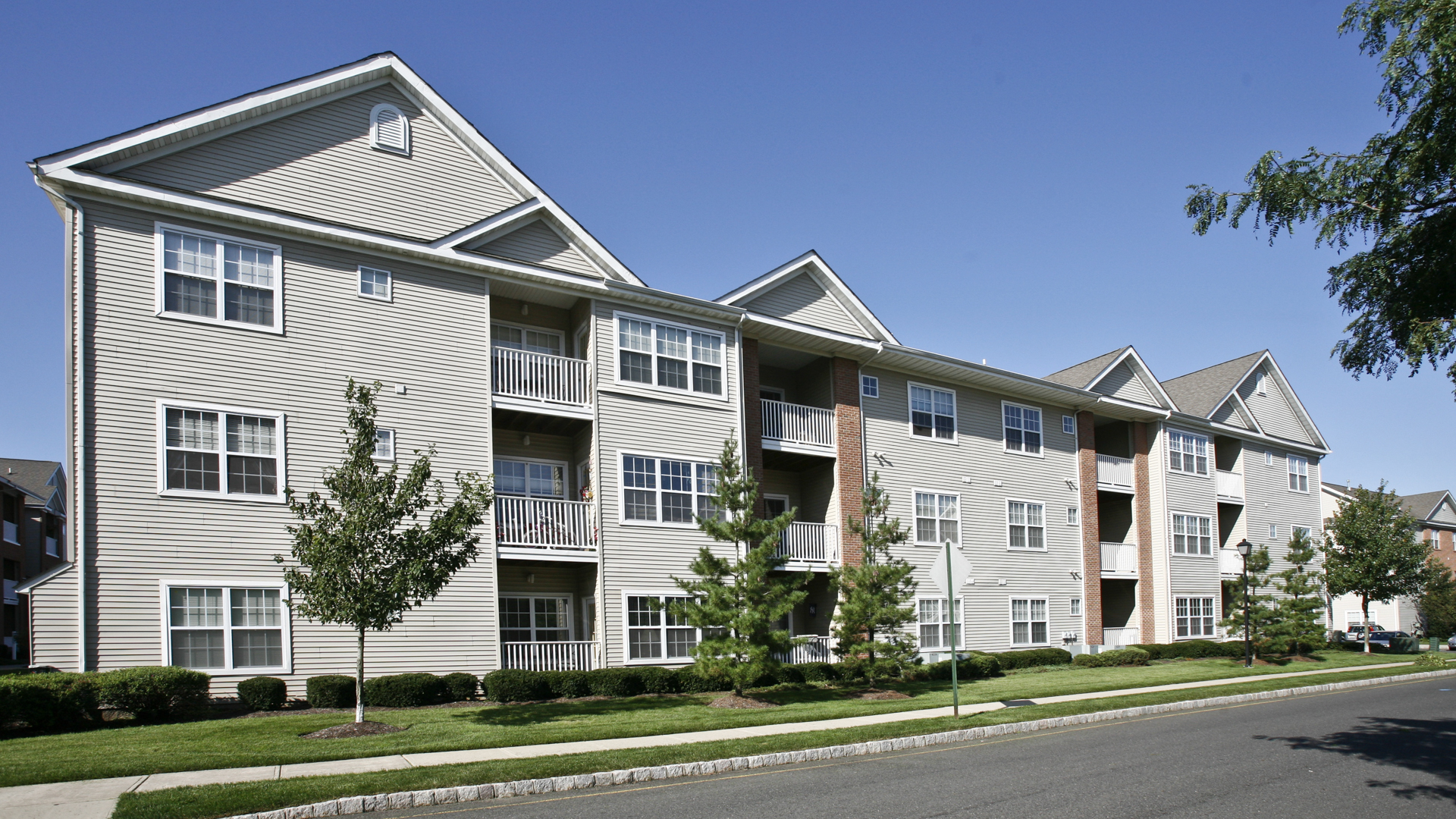 The Highlands at South Plainfield Apartments 3 of 12