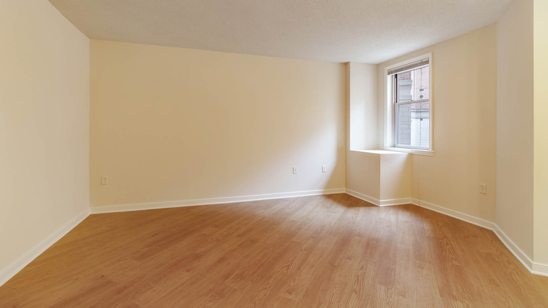 2400 M Apartments 4 of 10