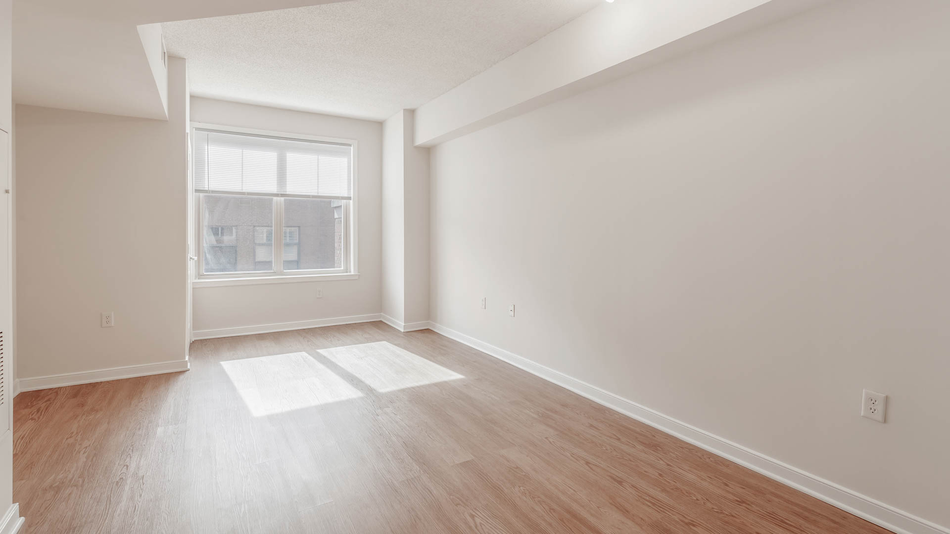 2400 M Apartments 3 of 4