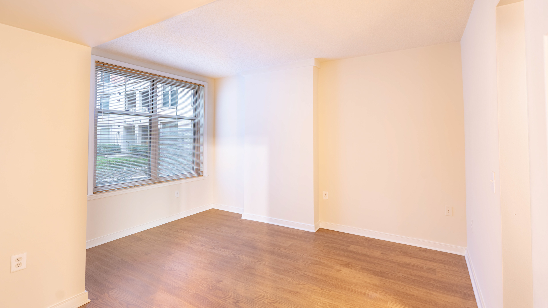 2400 M Apartments 6 of 9