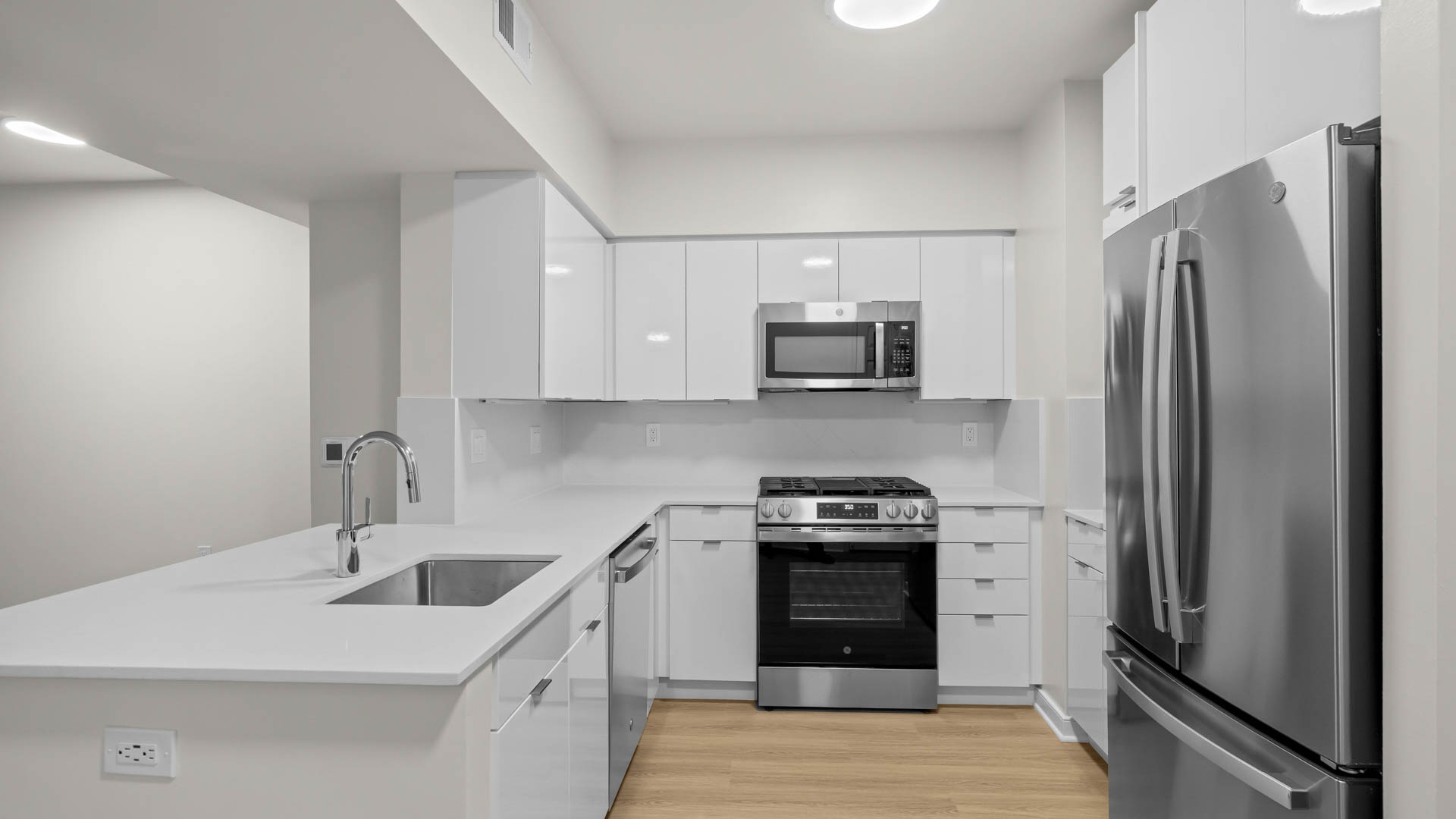 2400 M Apartments 4 of 12