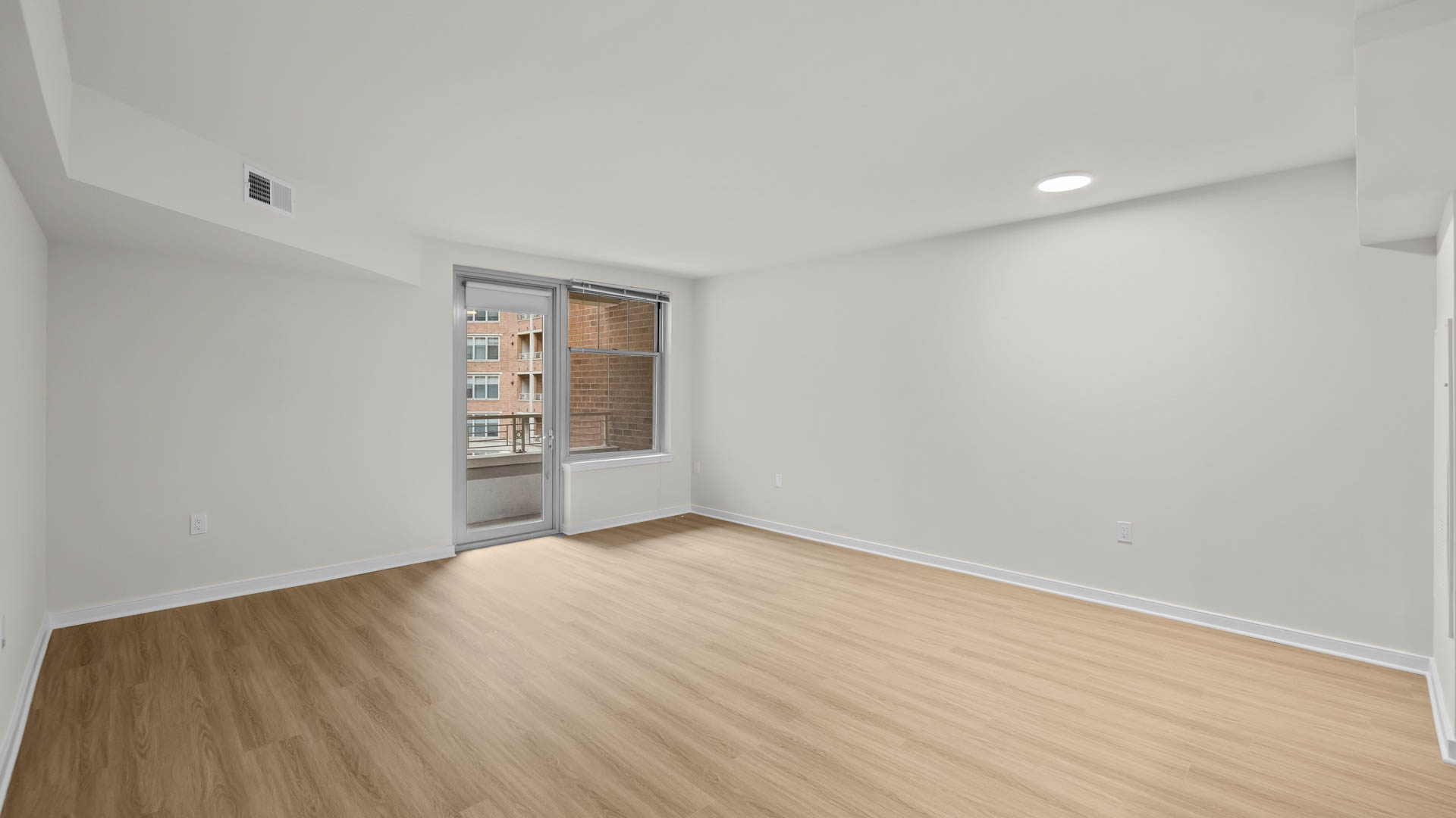 2400 M Apartments 8 of 12