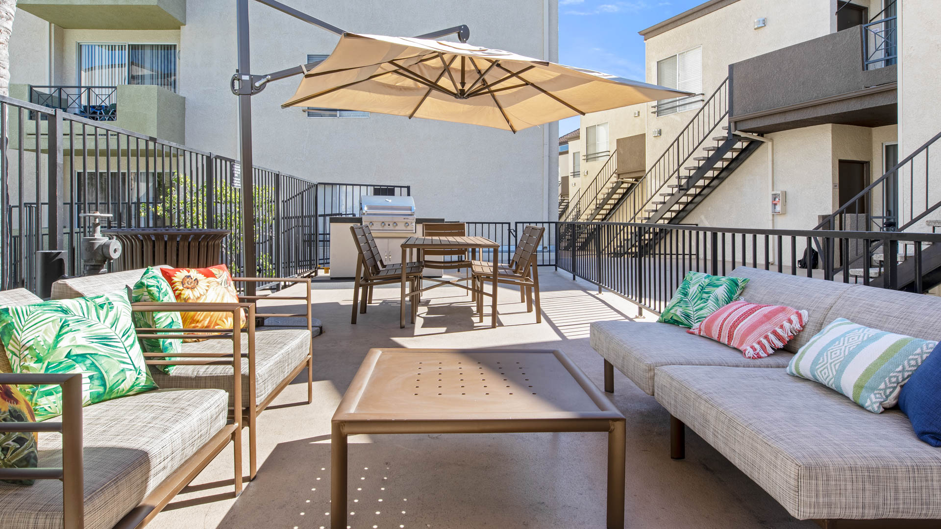 Grill area at Kenwood Mews Apartments (1 of 2)